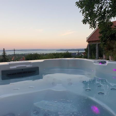 Lakeview Apartments Balatonfuered Екстериор снимка