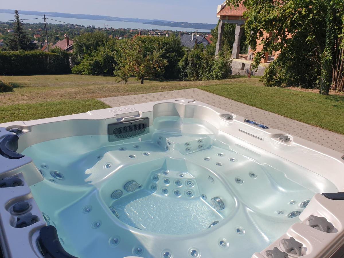 Lakeview Apartments Balatonfuered Екстериор снимка