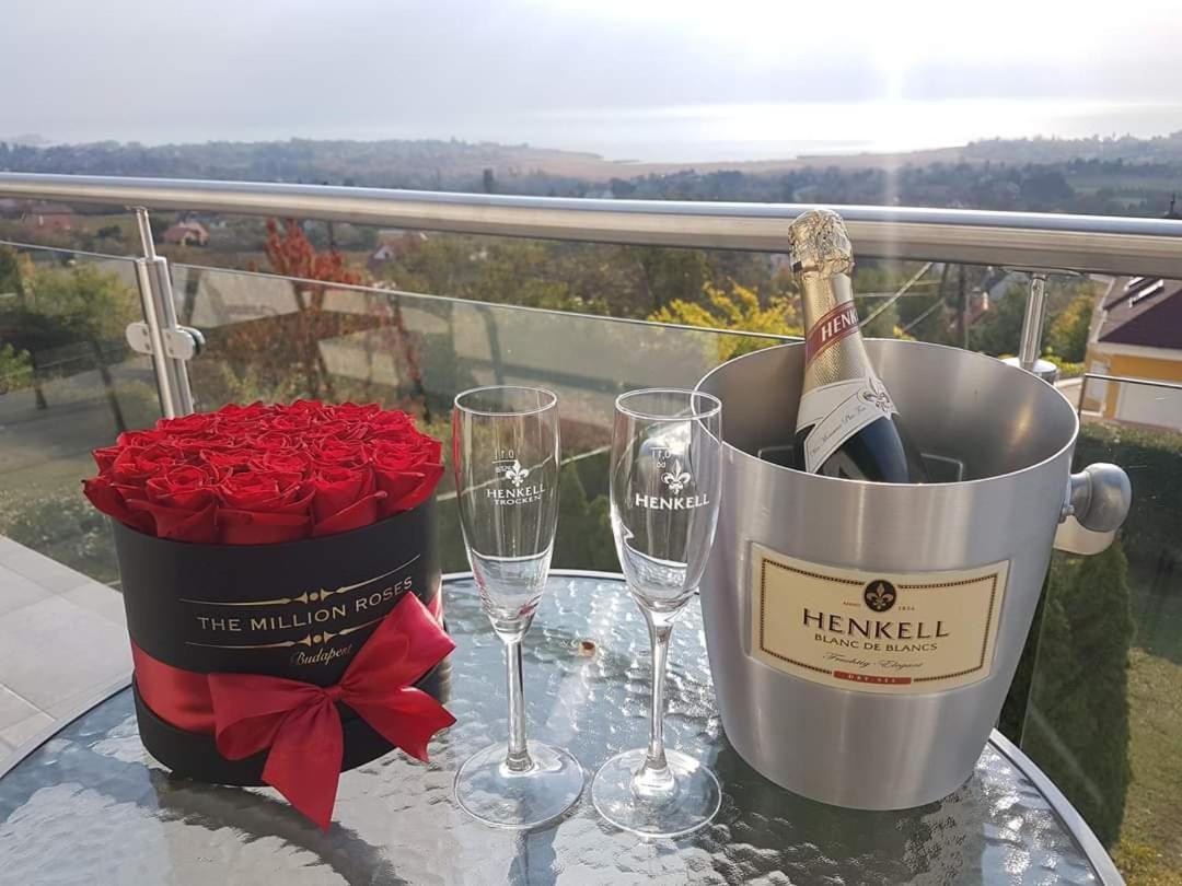 Lakeview Apartments Balatonfuered Екстериор снимка