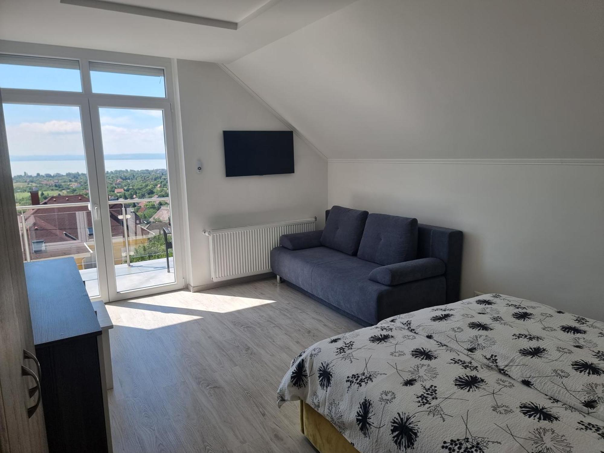 Lakeview Apartments Balatonfuered Екстериор снимка