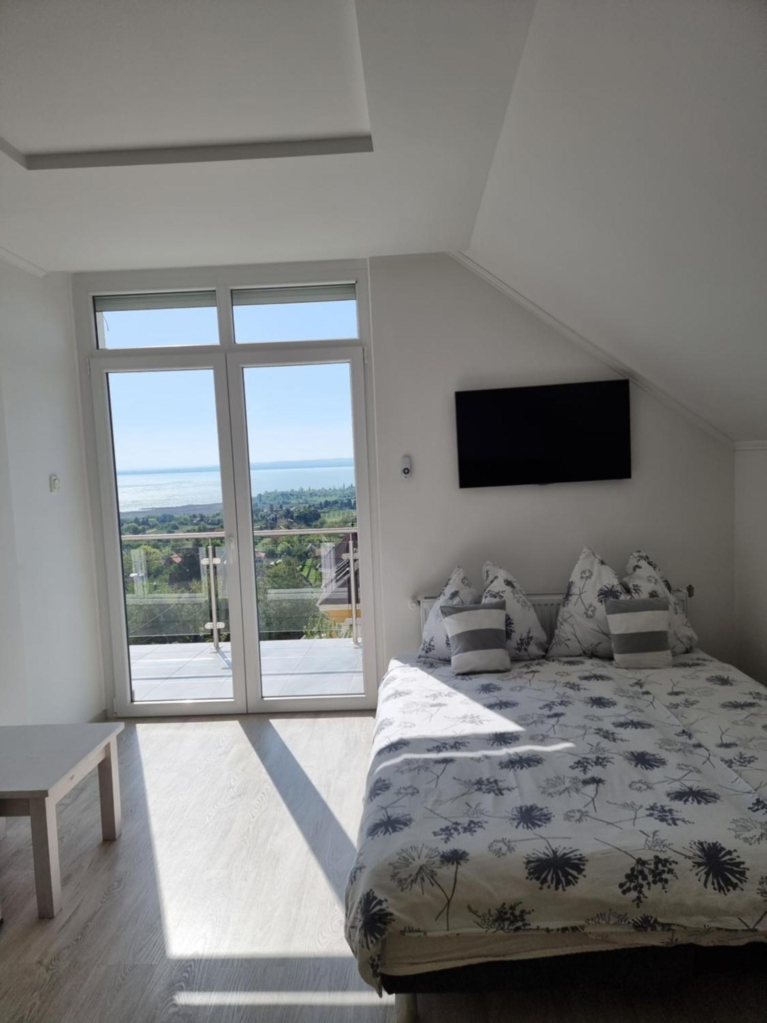 Lakeview Apartments Balatonfuered Екстериор снимка