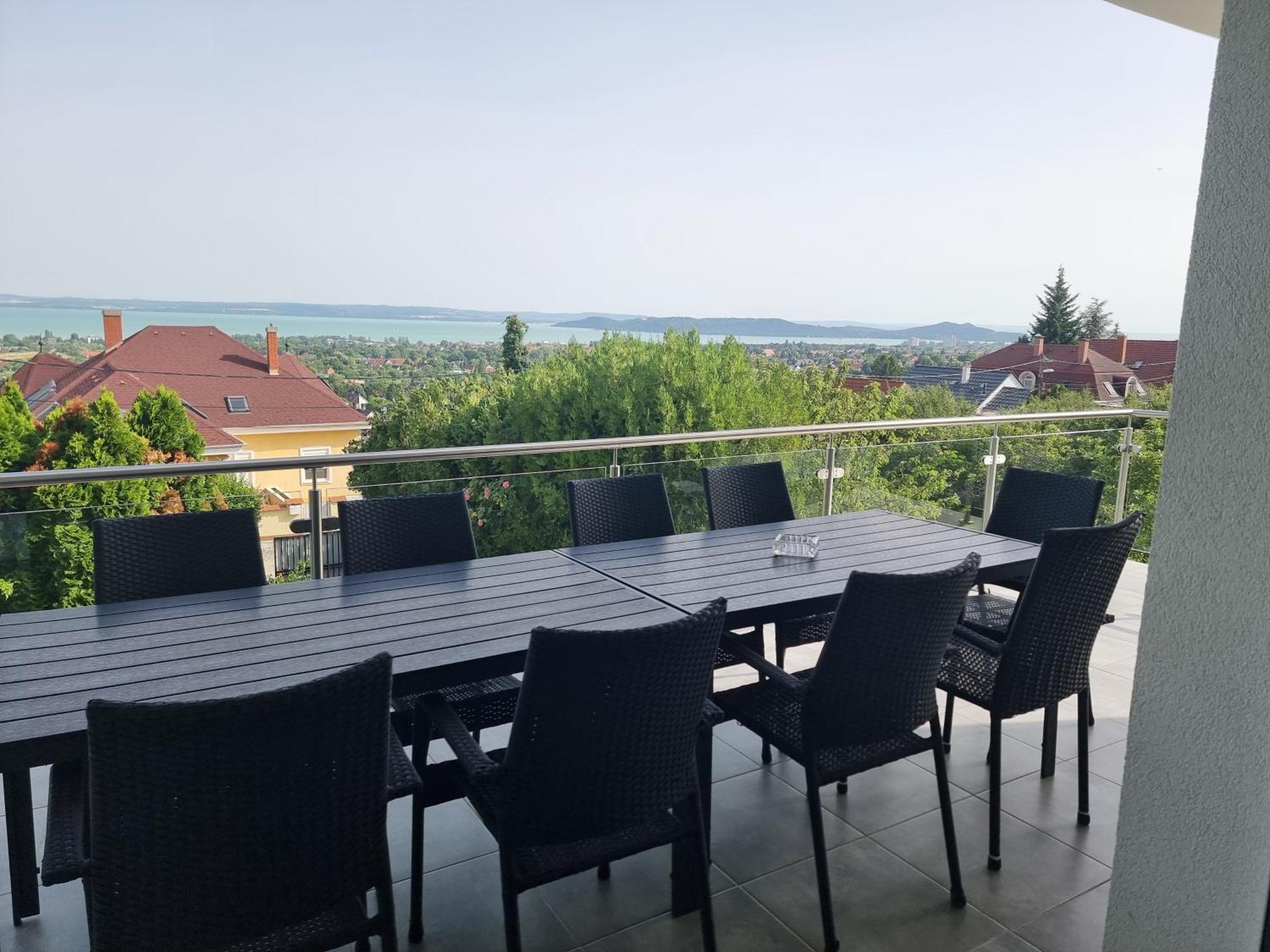 Lakeview Apartments Balatonfuered Екстериор снимка