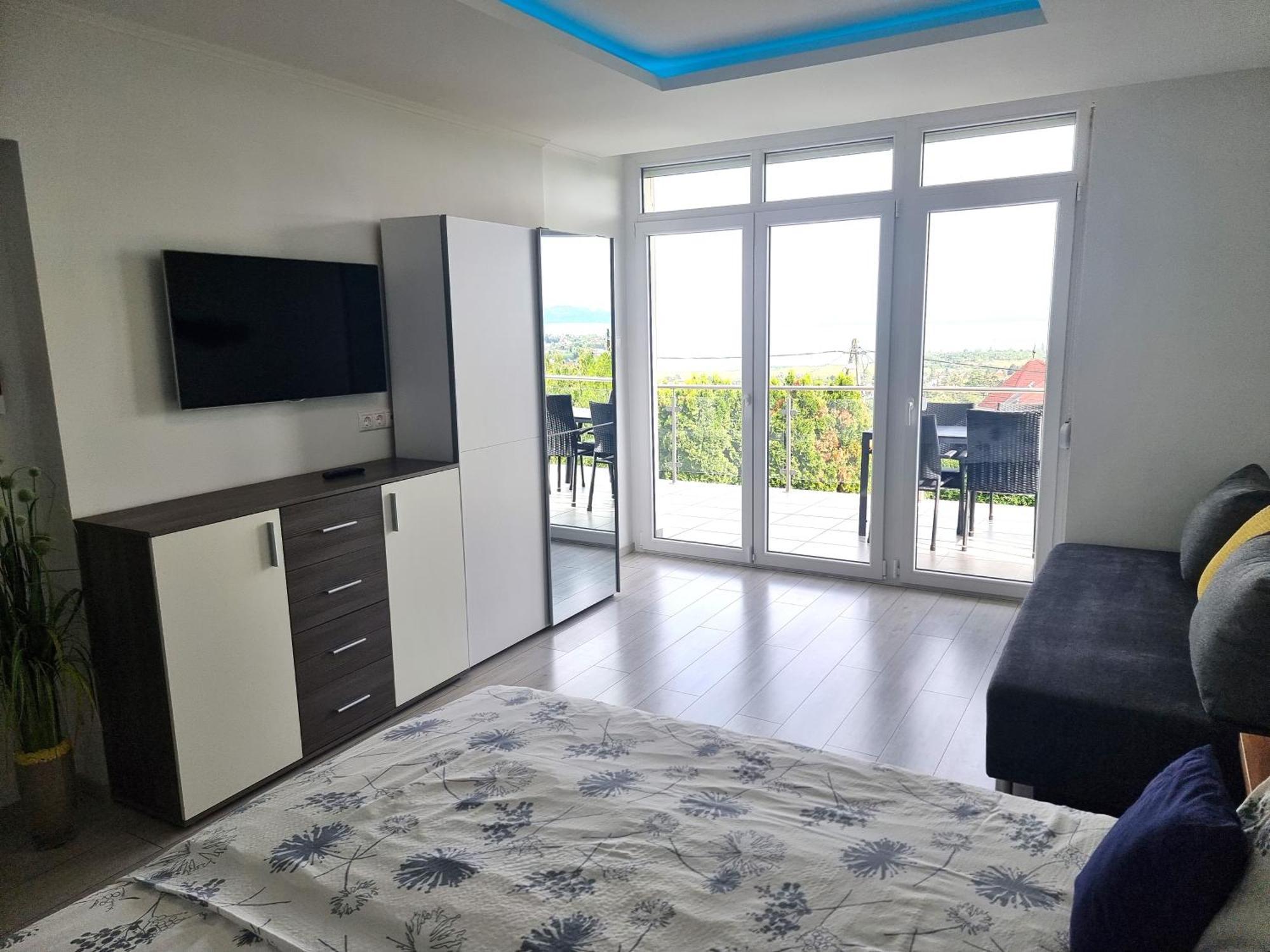 Lakeview Apartments Balatonfuered Екстериор снимка